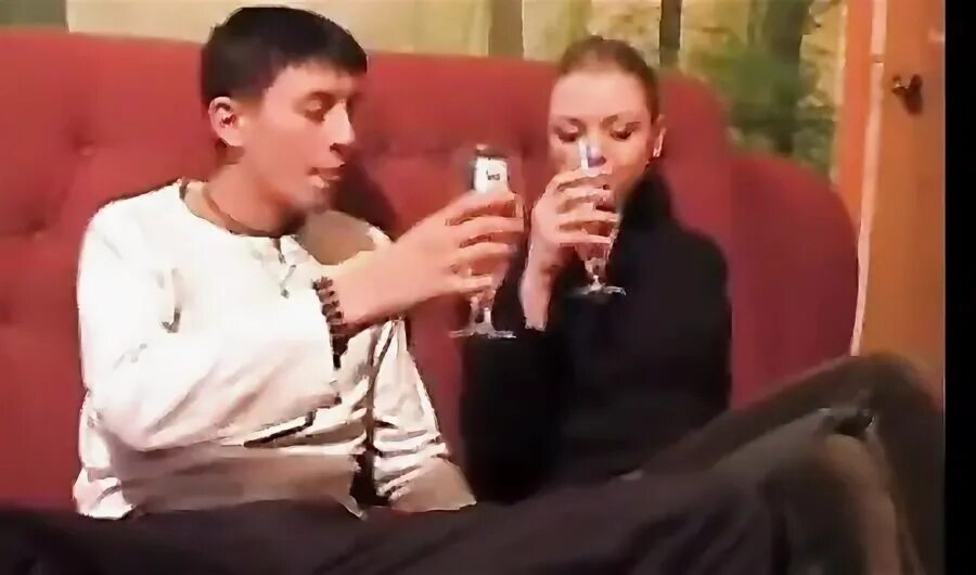 Младшая сестра отсосала. Младшая сестрёнка отсосала брату. Показываю младшему брату. Отсос младшей сестры брату. Дал сестре пососать.