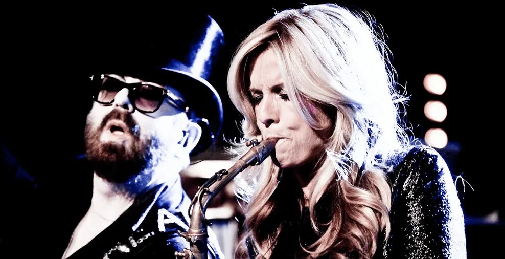 David a stewart lily was here ft. Candy Dulfer Dave Stewart. Кэнди Далфер и Дейв Стюарт. Кэнди Далфер саксофон Дейв Стюарт. Кэнди Далфер Lily was.