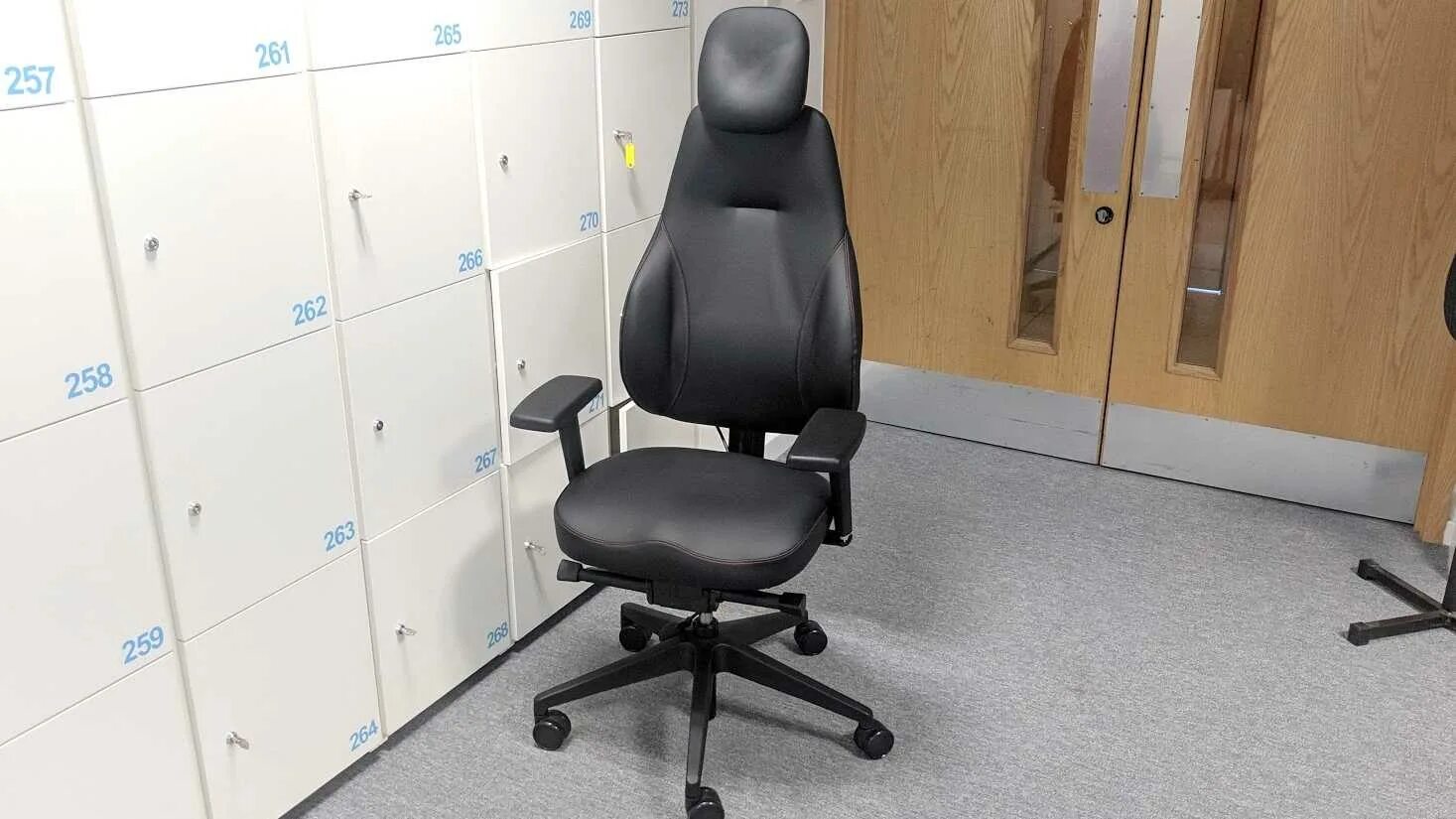Офисное кресло до 150 кг