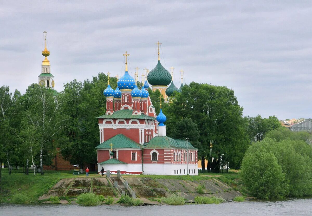 Где город углич. Угличский Кремль в городе Углич. Угличский Кремль достопримечательности Углича. Памятник царевичу Дмитрию в Угличе. Углич Кремль Церковь царевича Дмитрия.