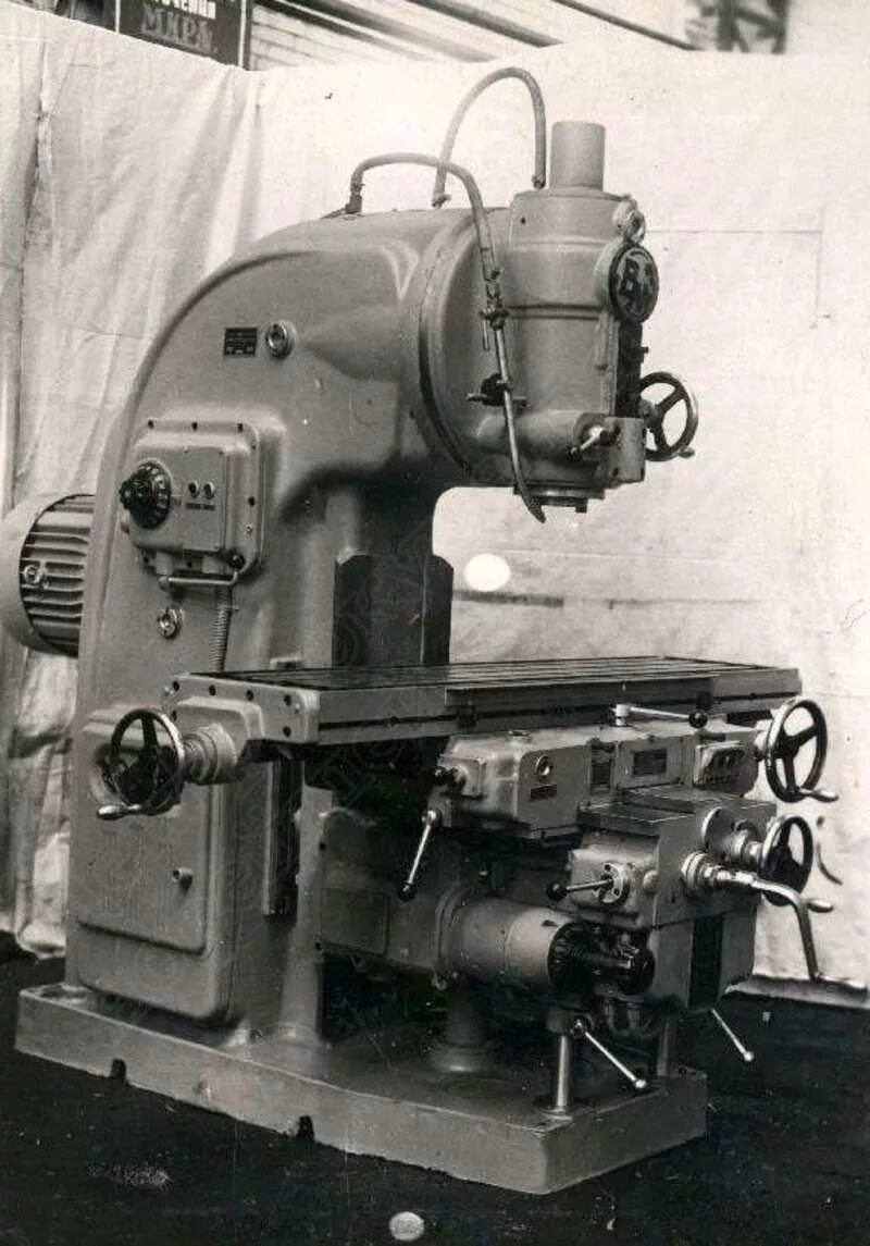 фрезерный станок 6г605. 7д36 станок поперечно-строгальный. 6м612 фрезерный станок. габариты станка 6р82. 7е35 станок поперечно-строгальный.
