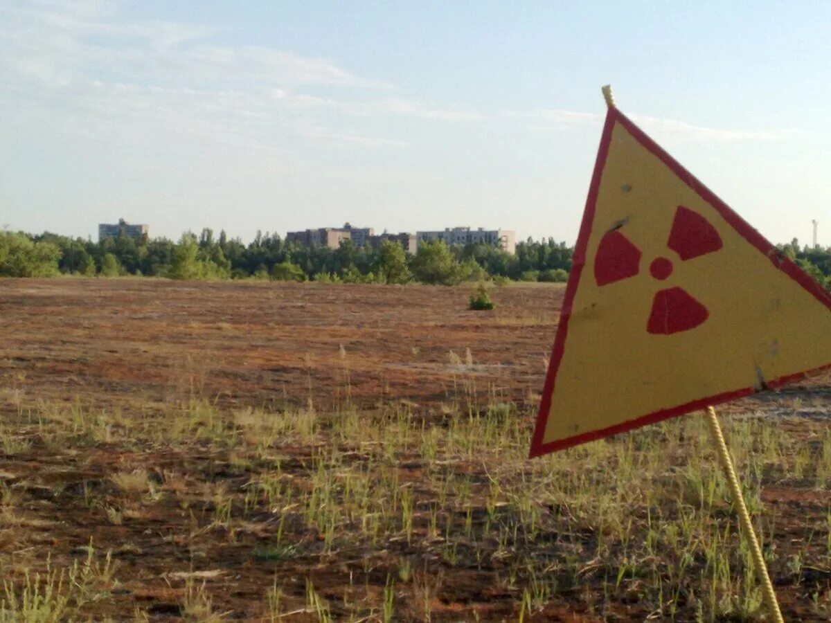 Чернобыль опасная зона. Самые зараженные места. Самые зараженные места. Колючей проволоки припять. Чернобыль зона радиации.