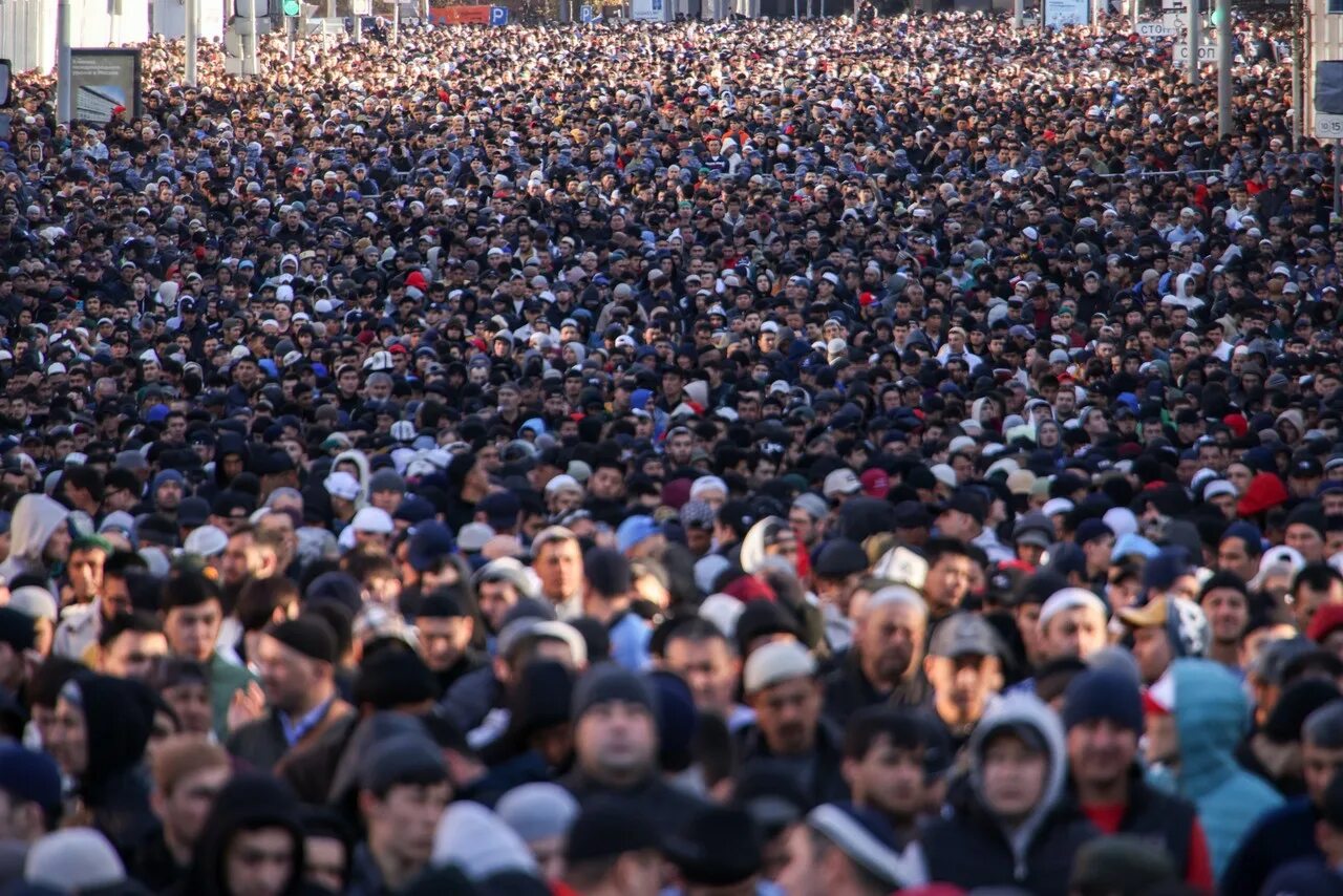 Когда началась ураза в этом году. Мусульмане молятся в Москве. Фото мусульман. Ураза байрам в Москве.