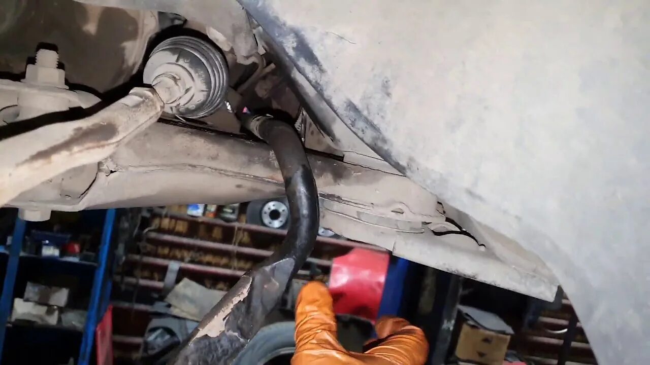 Втулки стабилизатора хс90. Втулки стабилизатора volvo xc90. втулки переднего стабилизатора вольво хс90. передний стабилизатор вольво s60. втулки стабилизатора вольво 940.