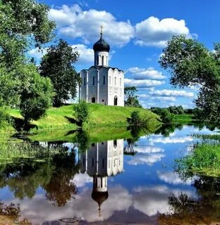 Белый храм на реке