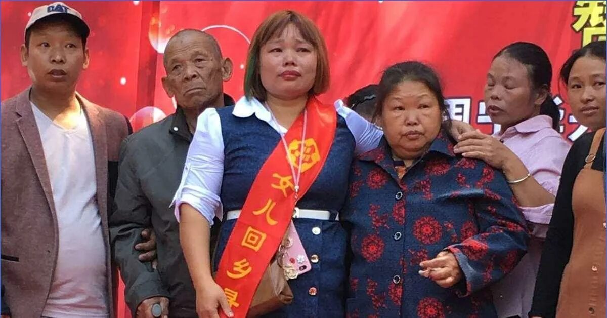 Одна семья один ребенок в китае плакат. Одна семья один ребенок последствия. Демографическая политика китая. Семья в китае. Политика одна семья один ребенок в китае.