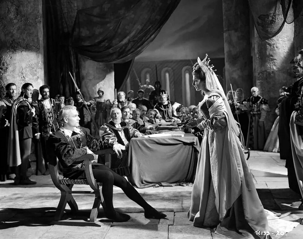 Лоуренс Оливье Гамлет. Экранизации Шекспира Гамлет 1948. Сцены из московской жизни