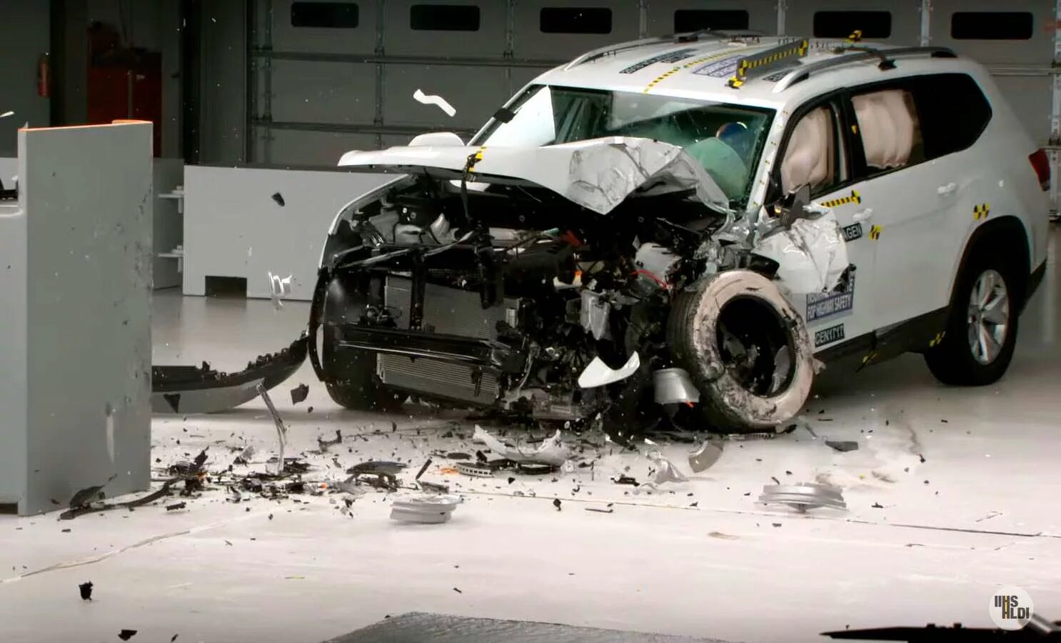 Crash testing. Краш тест. разбитая машина краш тест. краш тест фото. atlas pro crash test.