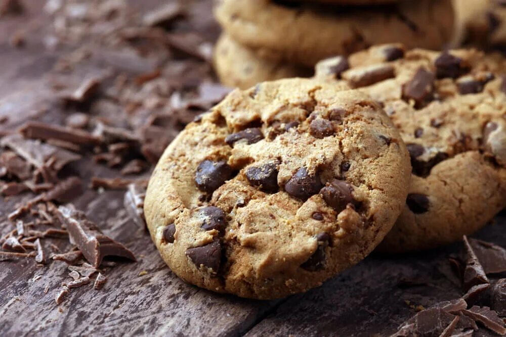 Печенье cookies с шоколадом. Печенье. Американское печенье. Шоколадное печенье. Печенье с шоколадной крошкой.