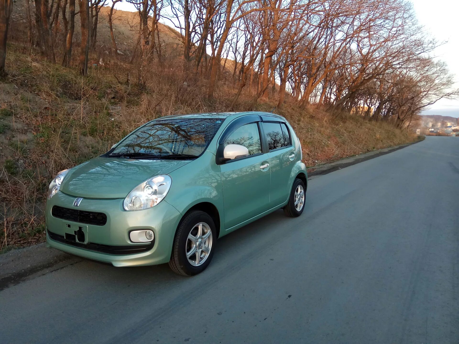 Toyota passo. Toyota passo 2. Пассо Тойота 2g. Toyota passo Hana 2015.