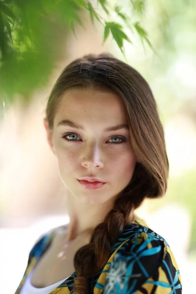 Canon 85mm 1.4 примеры фото Aleksandra Senior girl photography, Photography poses women, Human photography