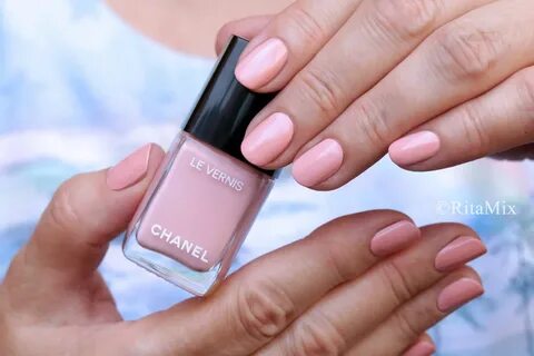 Chanel Le Vernis 588 Nuvola Rosa и 592 Giallo Napoli. 