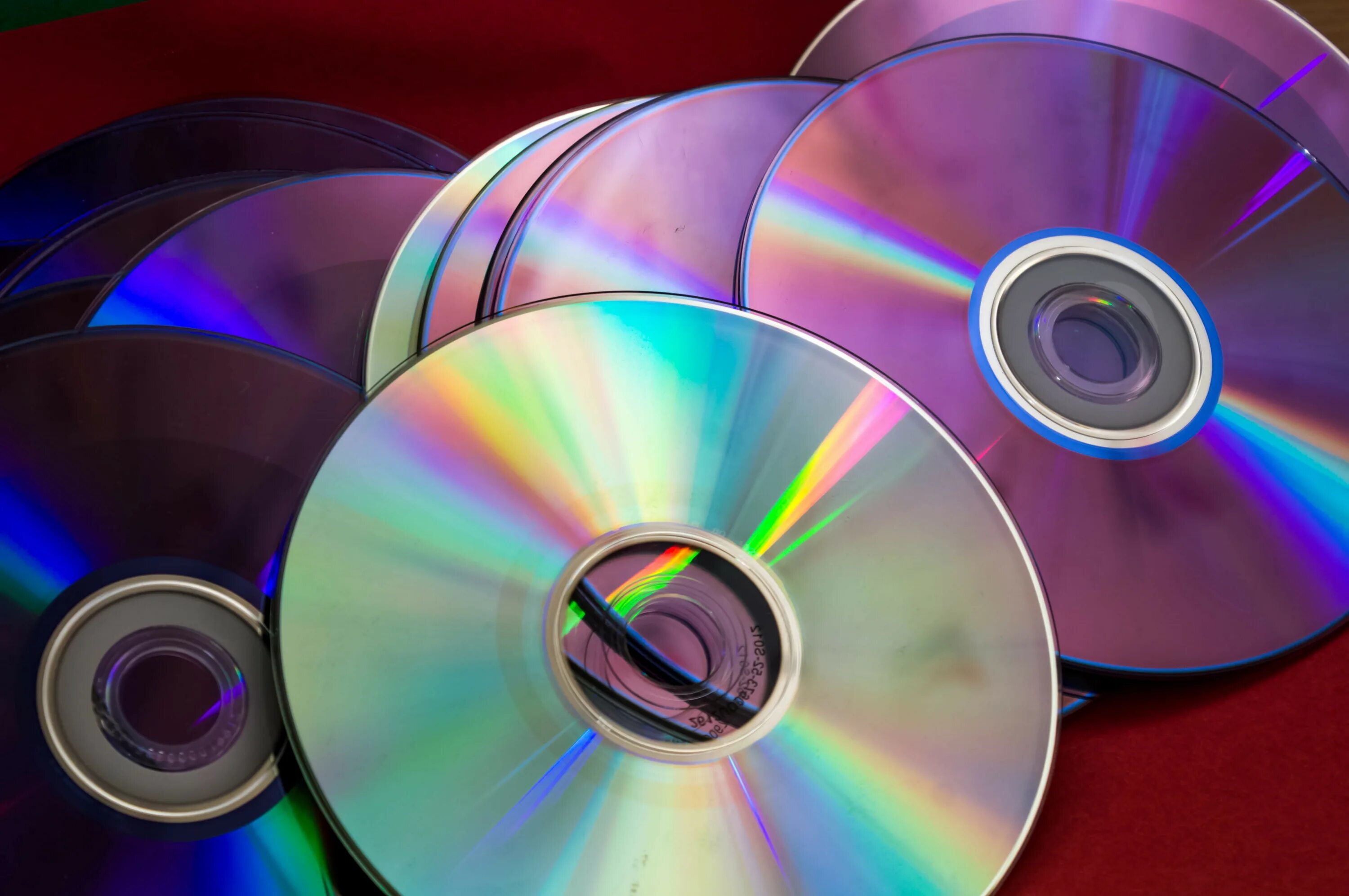 CD - Compact Disk (компакт диск). DVD-диски (DVD – Digital versatile Disk, цифровой универсальный диск),. Лазерный компакт-диск (CD, CD-ROM).. Оптические лазерные диски.