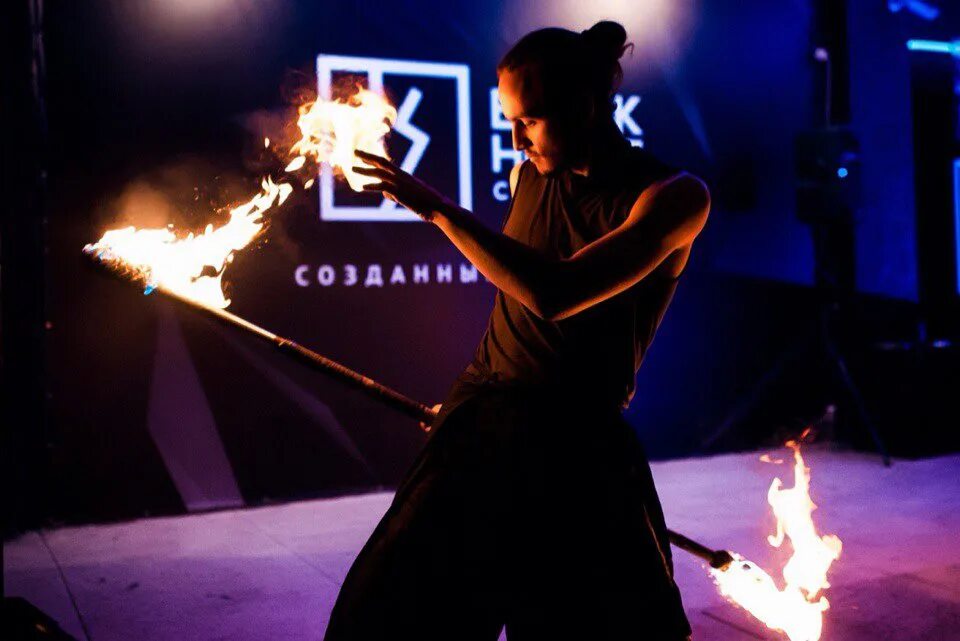 Стаффы фаер. Драгон фаер шоу. Стаффы фаер. Стаффы фаер. Палка для фаер шоу.