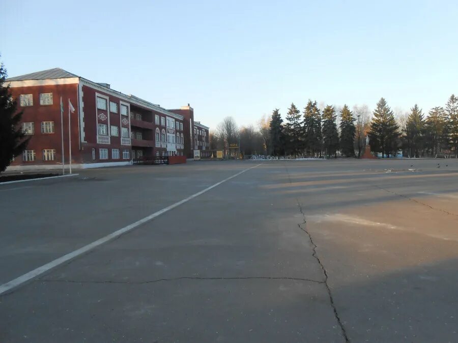 Работа в городе ртищево. Площадь славы ртищево. ртищево центр города. парк города ртищево саратовской области. площадь города ртищево саратовской области.