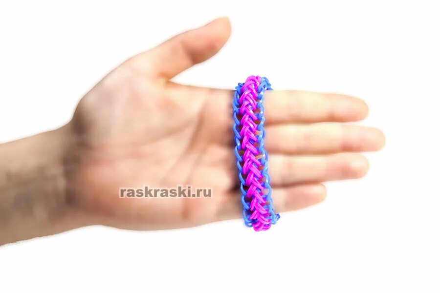 Плетение из разноцветных резинок как сплести браслет. Браслет из тонких резинок. Браслеты из резинок. Резиночки рейнбоу лум. Украшения из резинок.