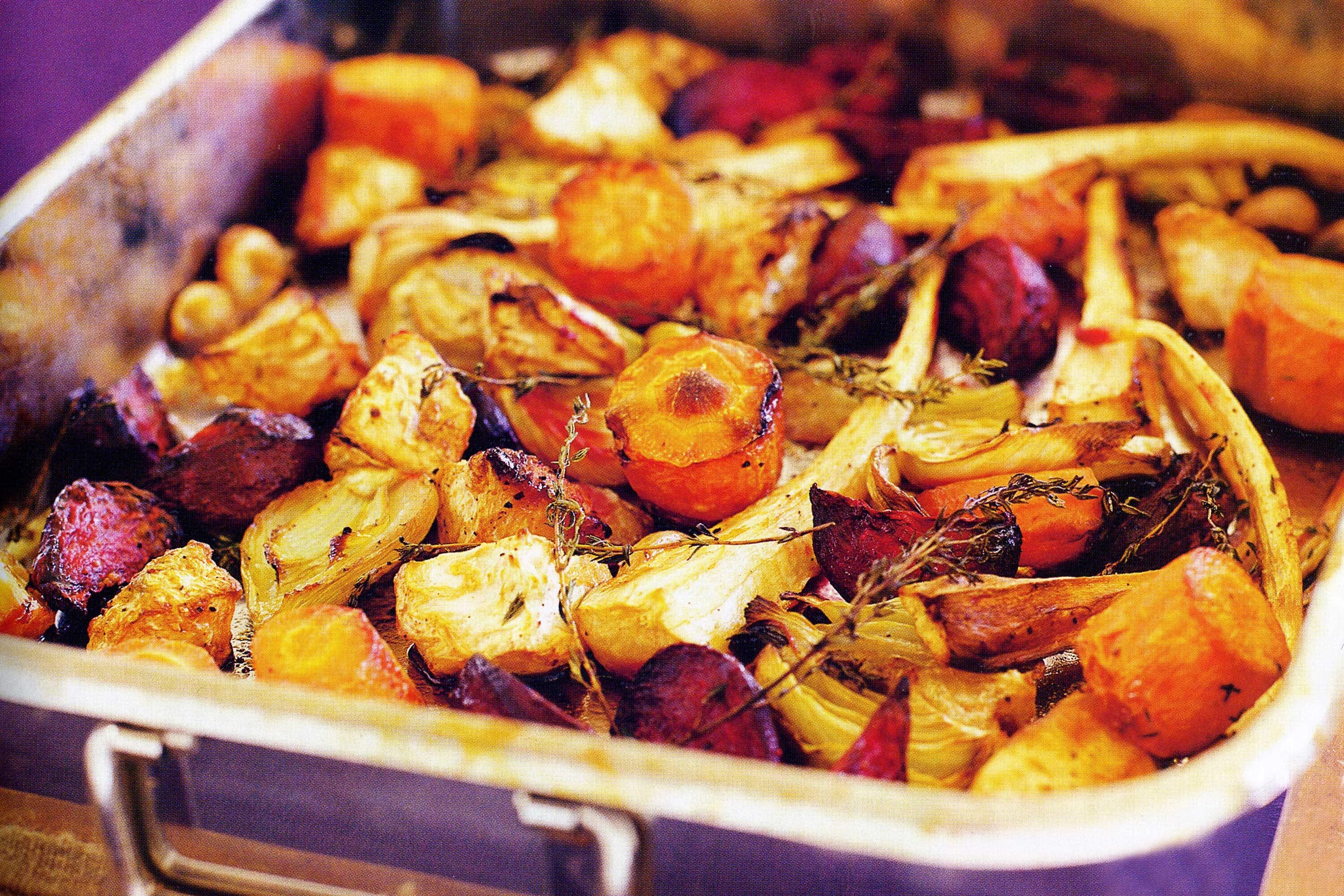 Roasted vegetables. Батат Джейми Оливер. Печеные овощи Джейми Оливер. Запеченные овощи Джейми Оливер. Запеченные корнеплоды.