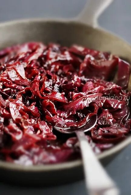 Тушеная красная капуста. Красная капуста нарезанная. Капуста краснокачанная. Фасоль тушеная с овощами в томате. Тушеная красная.