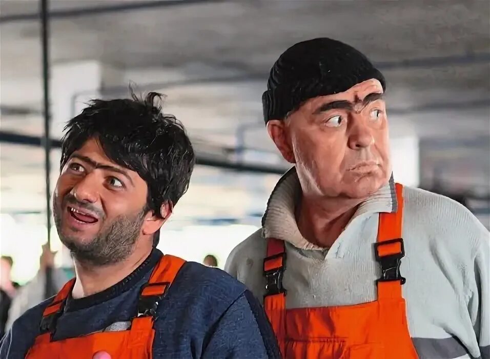 Наша раша магдьяш. Джамшут актер стал бомжом. Таджики гастарбайтеры. Мультик гастарбайтеры. Мигранты футбол.