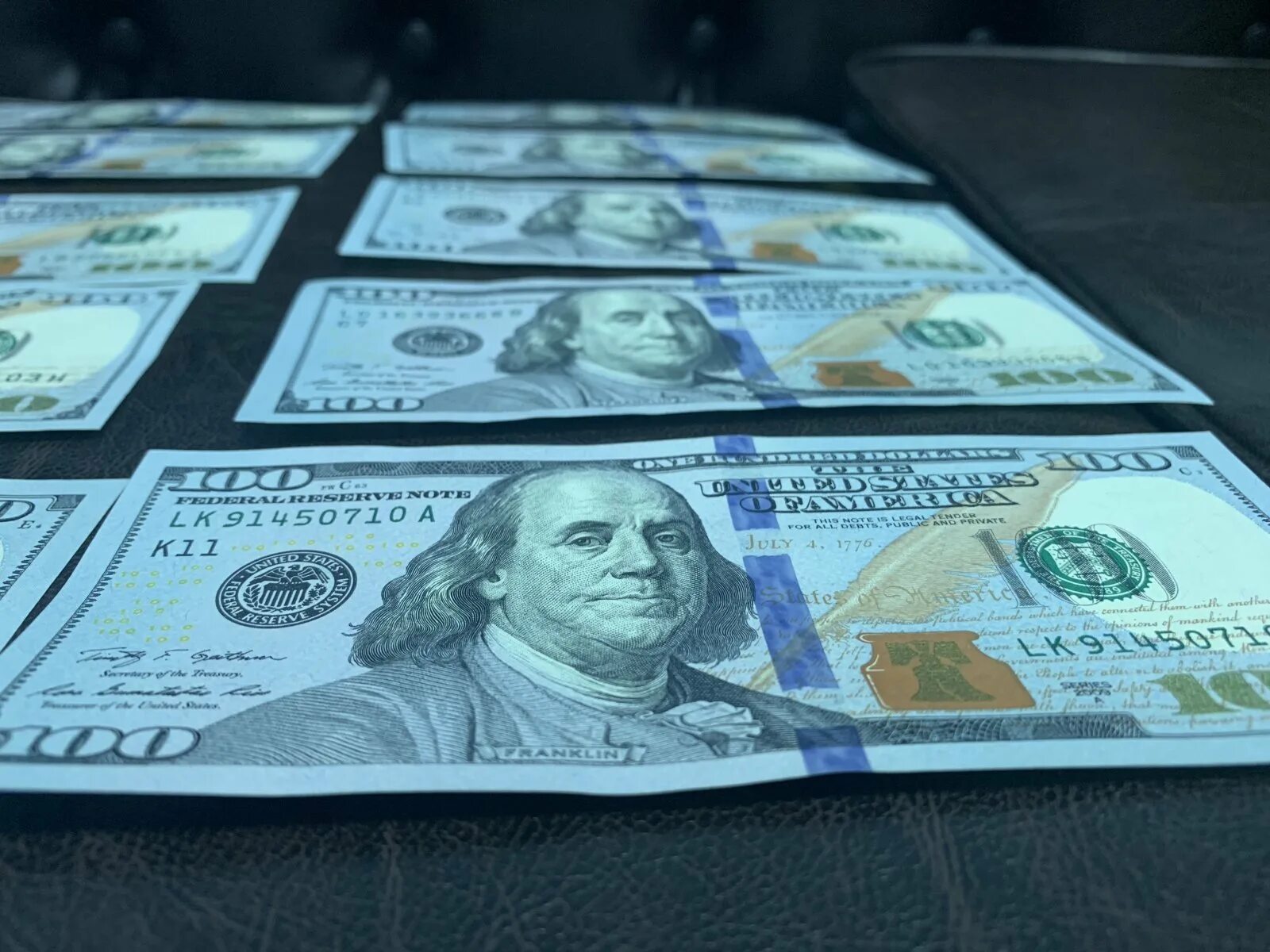 Американские деньги. 100 долларов сувенир. Самый лучший доллар. Биткоин. Самый лучший доллар.