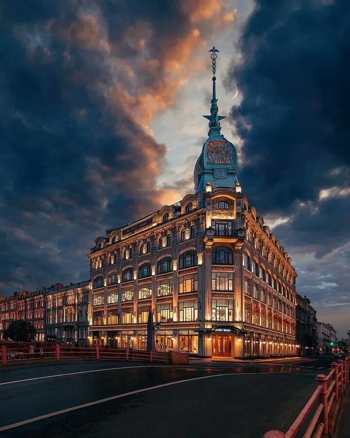 дом купца абрикосова в москве бабаевский. красное здание в санкт-петербурге на невском. доходный дом в санкт-петербурге. доходный дом и фабрика а. красный дом санкт-петербург.