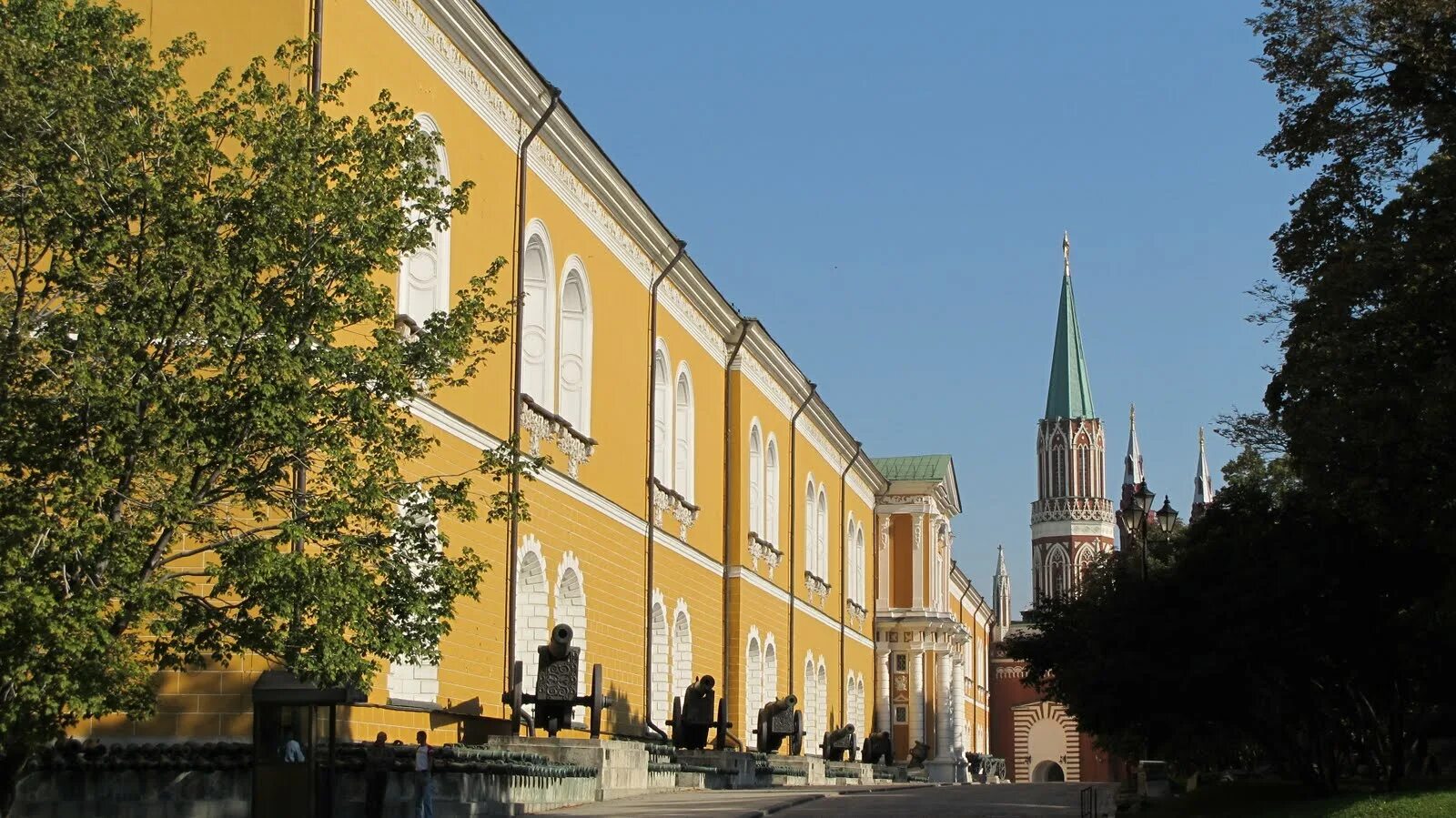 Чоглоков арсенал московского кремля. Арсенал московского кремля чоглоков. здание арсенала в московском кремле 1702 1736. чоглоков здание арсенала московского кремля. здание арсенала в московском кремле 18 век.