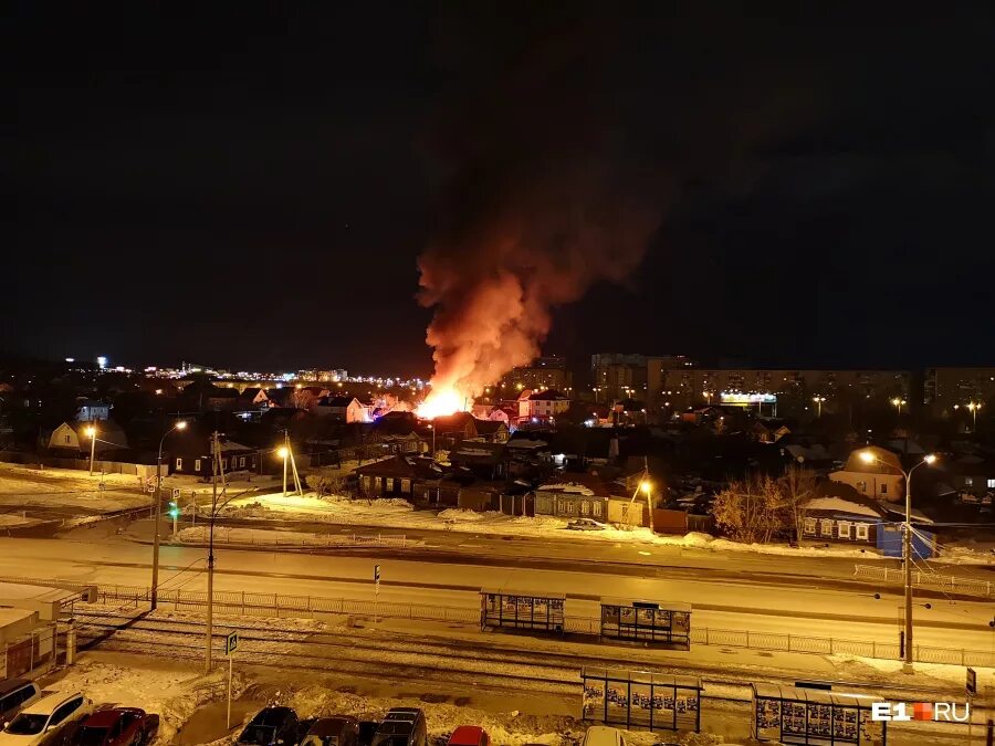 Старый оскол новости сегодня взрыв. Пожар Видное сейчас. Взрывы в Екатеринбурге сейчас. Пожар в Видном сегодня ночью. Пожар в Видном ночью.