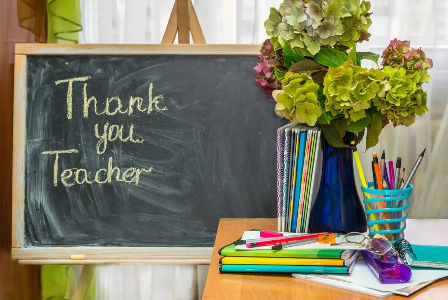 композиция цветов на 1 сентября. цветы на первое сентября. с днем учителя картинки. школьные цветы. шикарные цветы для учителя.