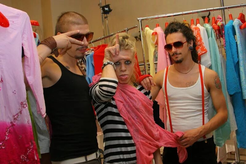 группа квест пистолс 2007. плагиат квест пистолс. группа quest pistols 2007. Quest pistols 2007 фото. дни гламура quest pistols съемка.