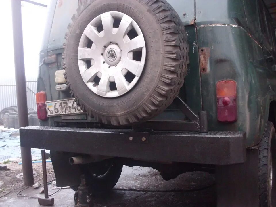 Бампер уаз задний с калиткой. Калитка под запаску уаз 469. уаз 3151 запаска. задний бампер на уаз 469 с калиткой под запаску. задняя калитка уаз 469.