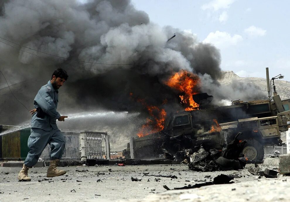 Подрыв основ. Ашулук боевой полигон взрывы. Взрыв с300. Подбитая техника нато в афганистане. Броневик ошкош подбитые.