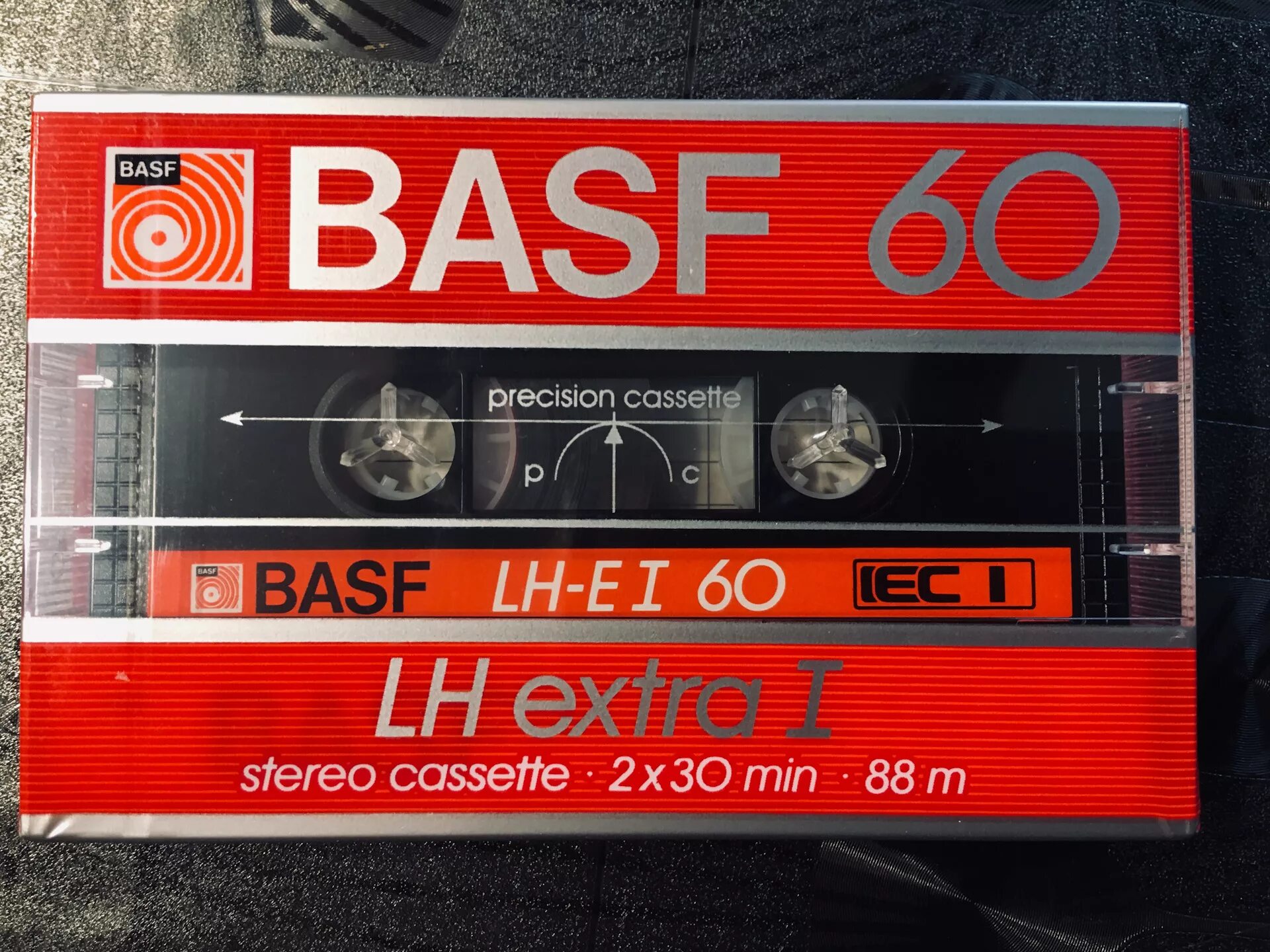 Две кассеты. BASF LH Extra i 90. Кассета BASF 80. Revox 1988 кассета BASF. Кассеты BASF LH.