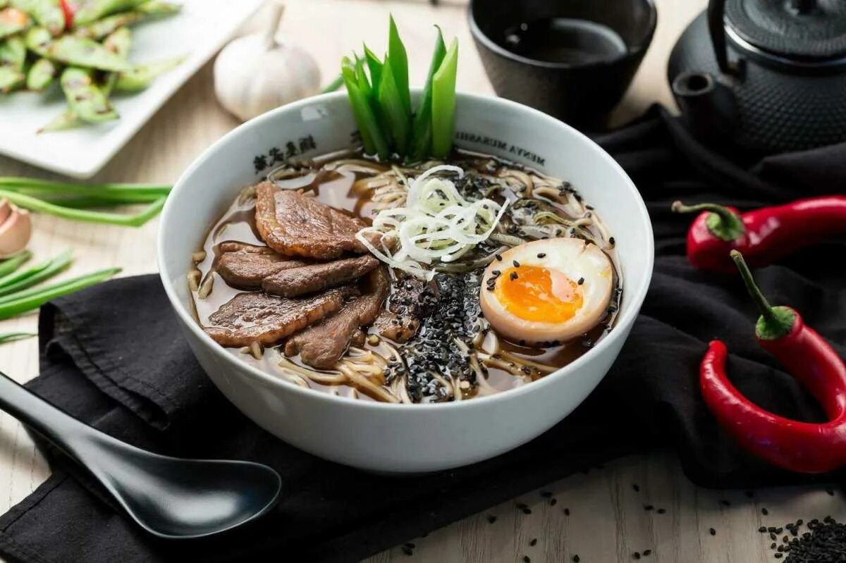 Японский мисо рамен. Корейский рамен с кукурузой. Японская лапша рамен. Паста мисо рамен японские. Про рамен.