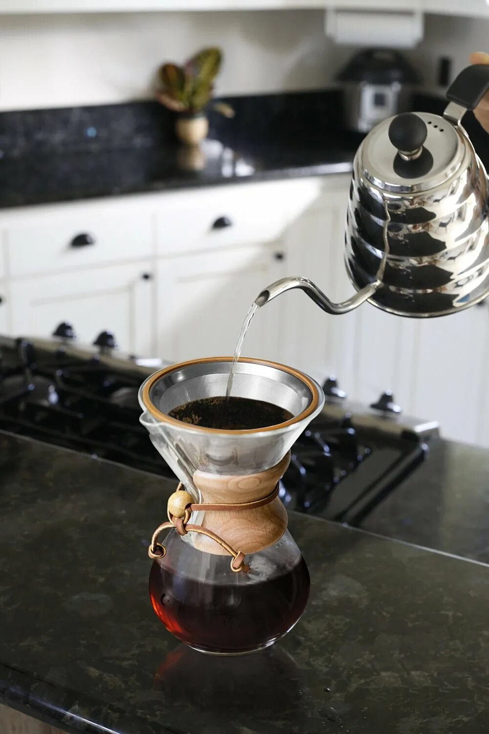 Кемекс и v60. Hario v60. Харио v60 кофе. Pour over Hario v60.