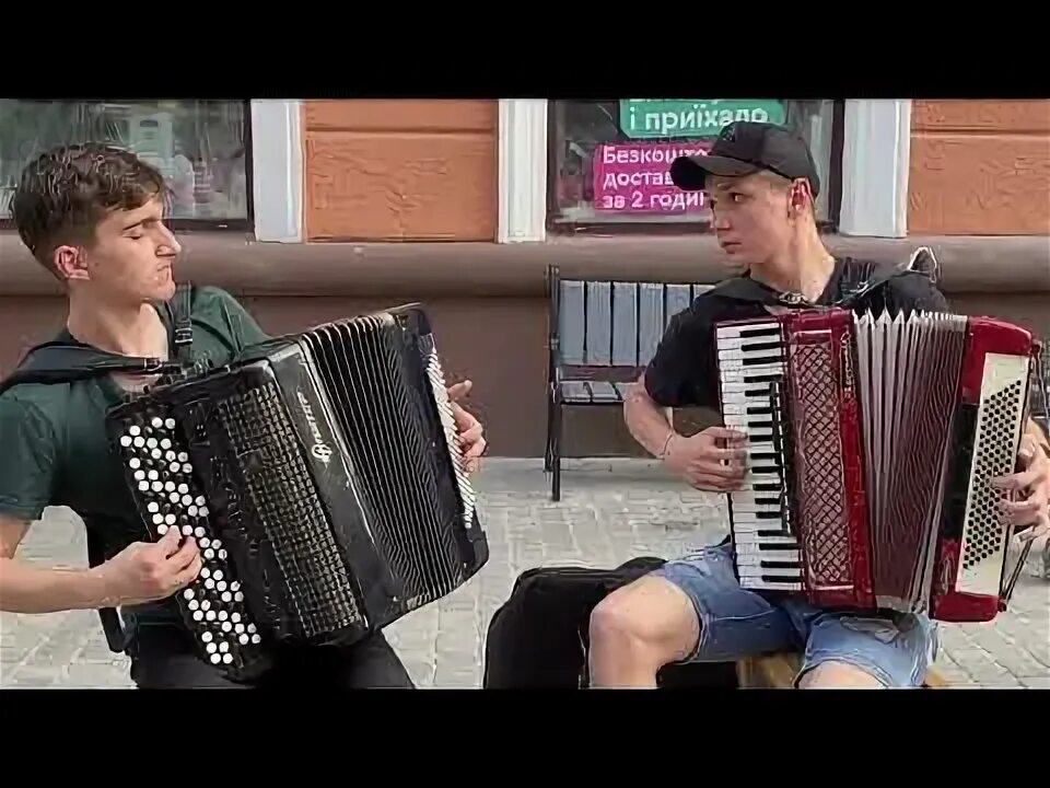 Катюша на баяне разбор. Аккордеон кумпарсита. Частушки ноты. Белые розы на аккордеоне. Игра на баяне катюша по фото.