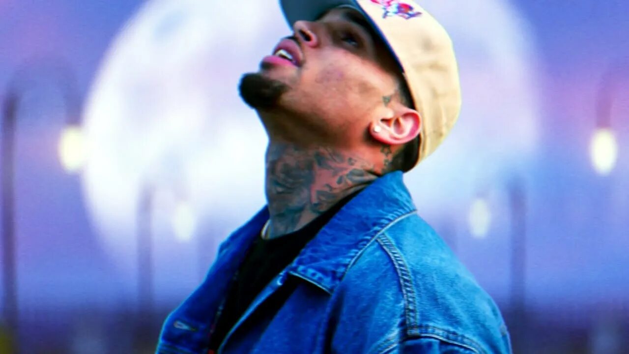 Chris brown hours. Chris Brown 2021. Джастин Бибер 2022.