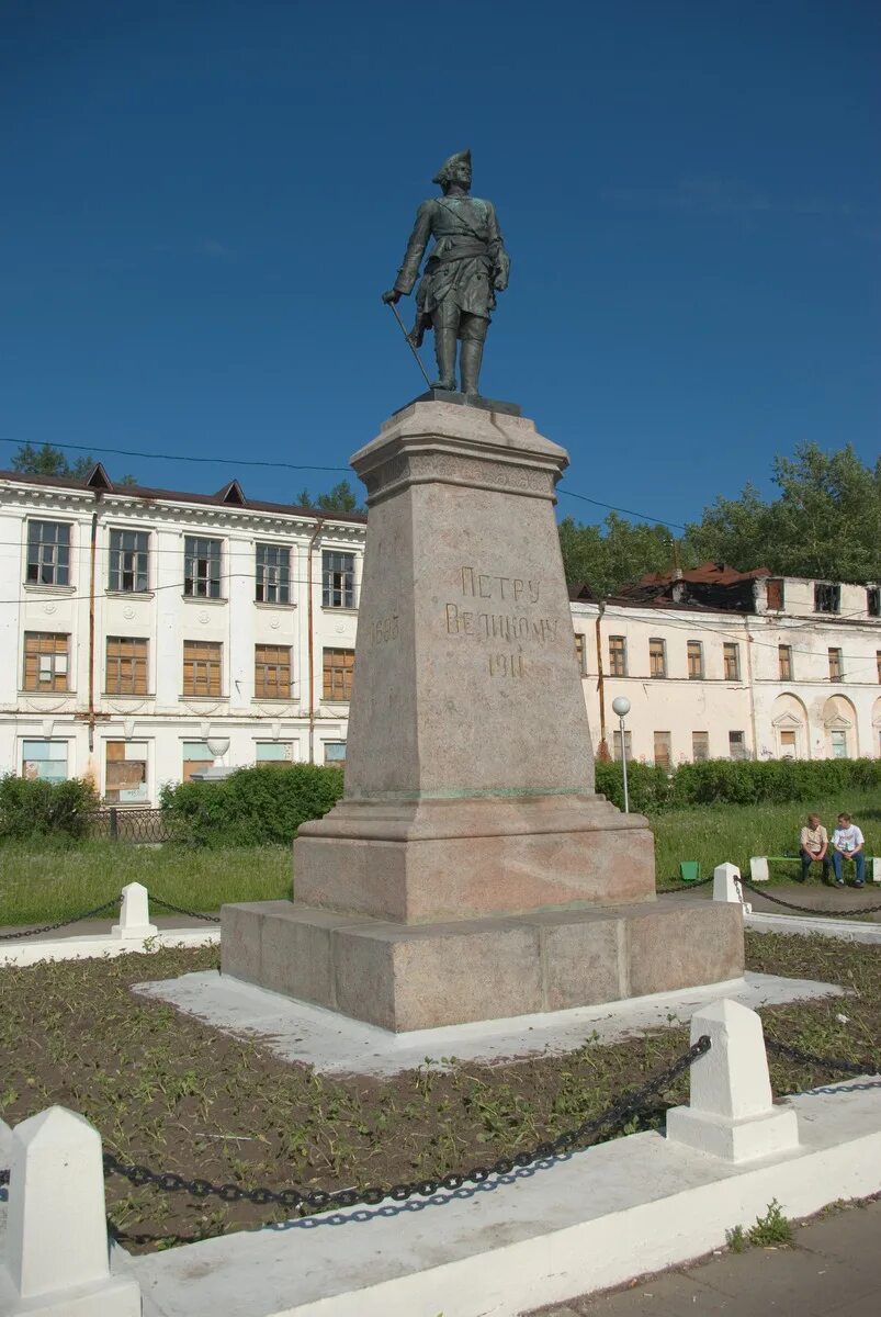 Почему памятник петру 1 стоит в архангельске. Памятник Петру 1 в Архангельске. Скульптура Петра 1 в Архангельске. М М Антокольский памятник Петру 1 в Архангельске.