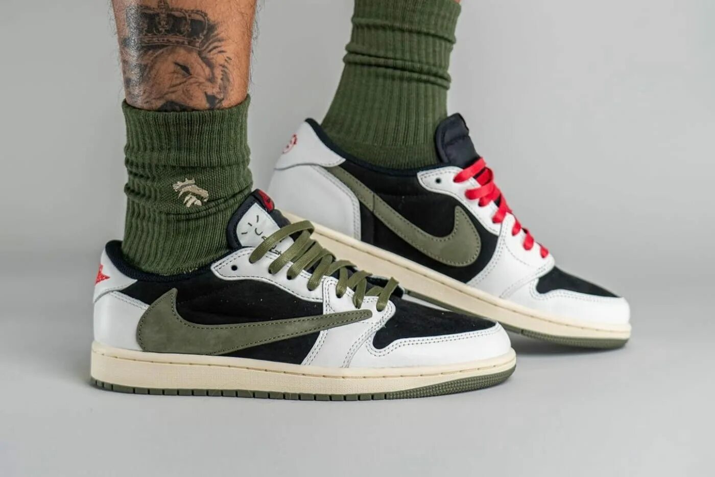 Jordan low og. Кроссовки Air Jordan 1 Travis Scott. Nike Air Jordan 1 Low x Travis Scott. Air Jordan 1 Low og Olive. Кроссовки Nike Air Jordan 1 Low x Travis Scott.