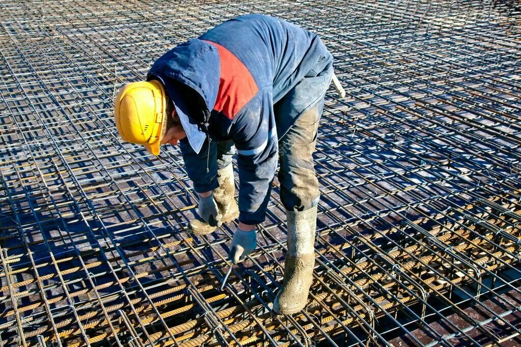 Арматурно-опалубочные блоки это. Бетонщик-арматурщик. Для вязки арматуры. Арматура работа. Арматура работа.