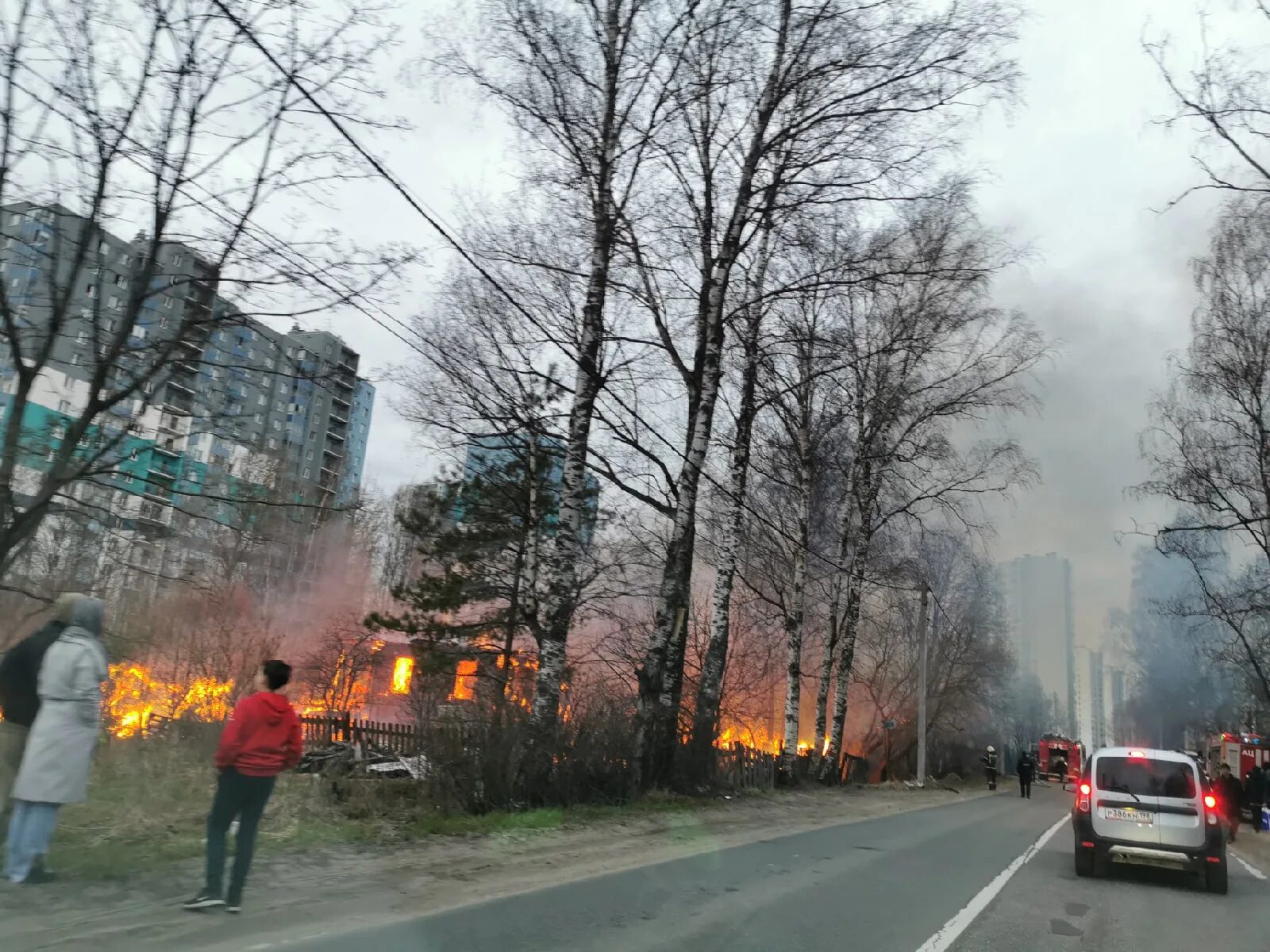 Пожар в красногвардейском районе. Пожар на стройке в москве. Огромный пожар. Пожар на новой риге. Пожаре в гипермаркете obi в химках.