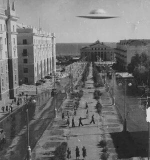 Төменнен аяқтың арасындағы фотосурет