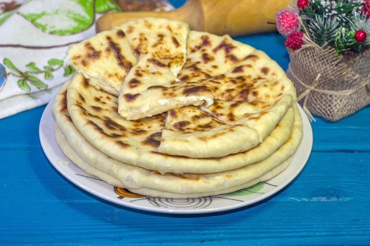 Легкий хачапури на сковороде. Хачапури по адыгейски. Хачапури на сковороде. Хачапури на кефире с сыром на сковороде.