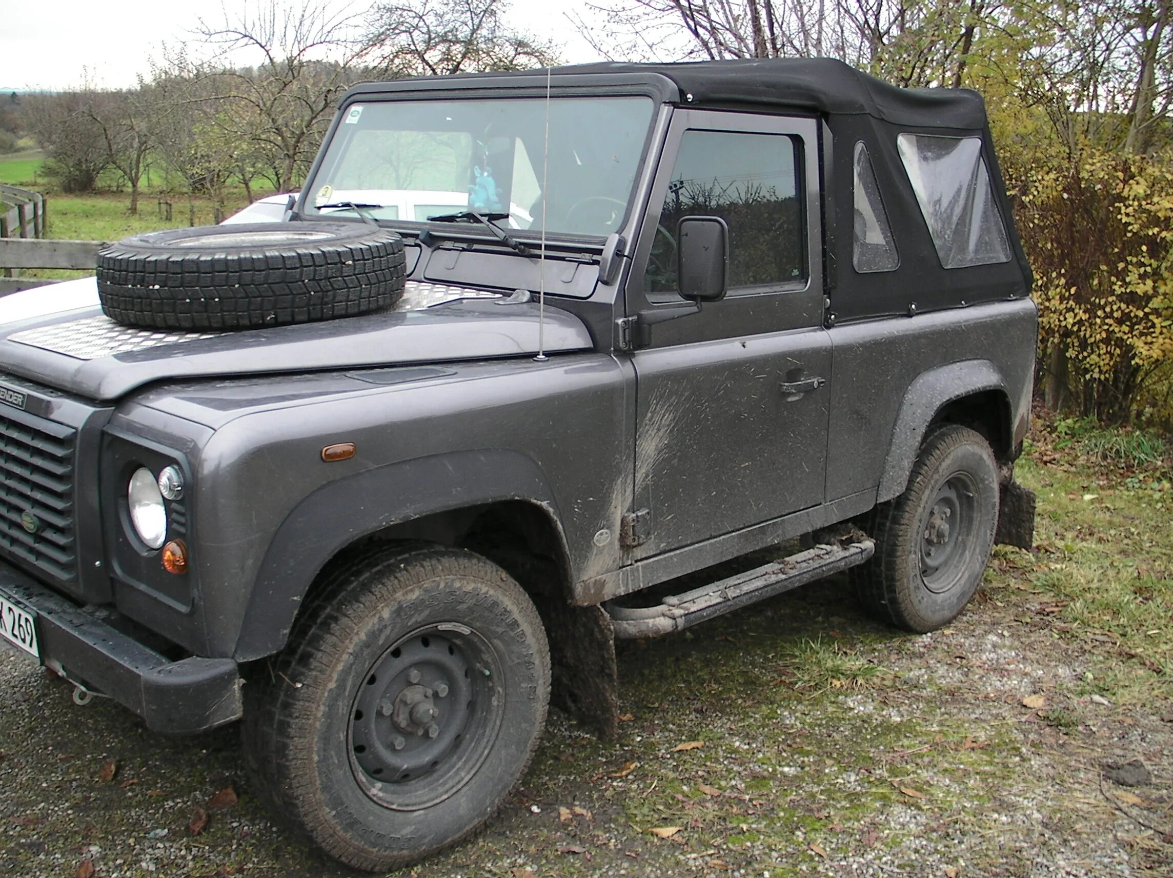 File defender. Land Rover Defender кабриолет. Ленд-Ровер Дефендер кабриолет 110. Rover Defender 110 кабриолет. Ленд Ровер Дефендер кабриолет 2022.