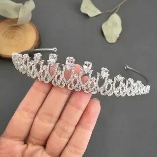 Сломанная ожерелья диадемы
