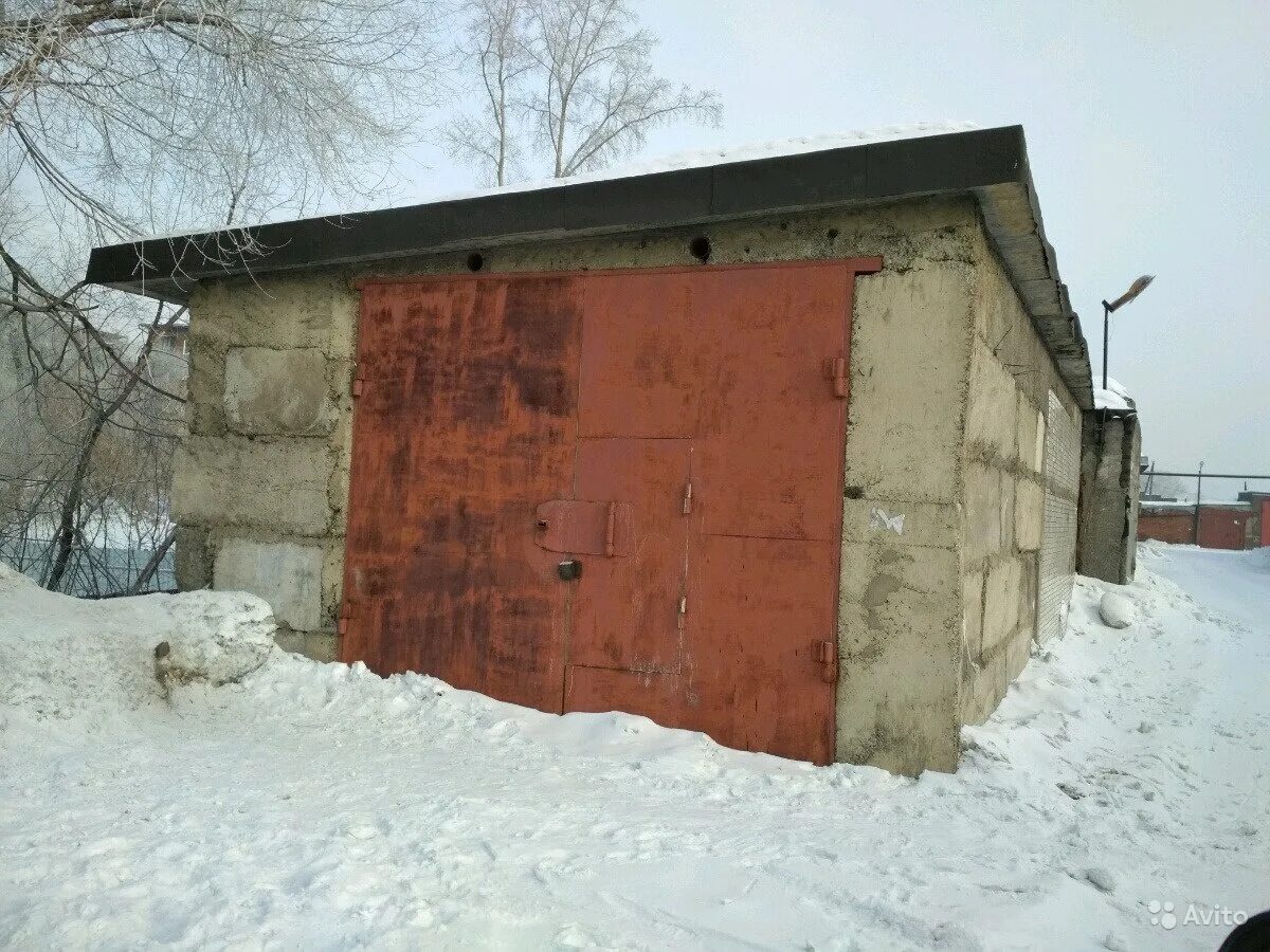 Документация на гараж. Гараж в гаражном кооперативе. Гаражный кооператив. Гараж гск. Гараж под землей.