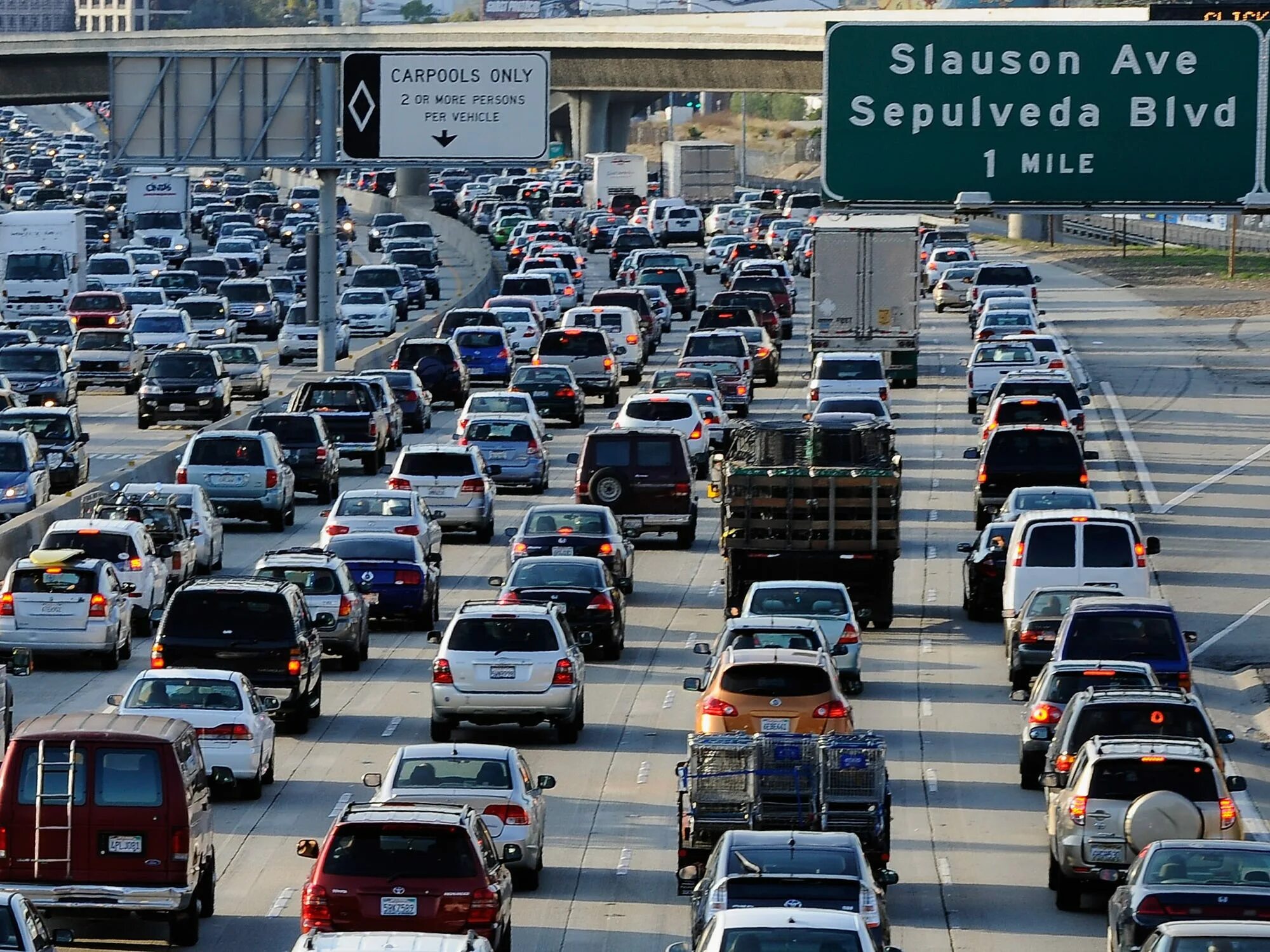 Where traffic. Трафик в Лос Анджелесе. Автомобилизация в США. Транспортный трафик. Лос Анджелес автомобильное движение.