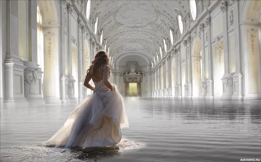 Бегущая девушка по замку в платье. Невеста убегает. Невеста арт. Принцесса в белом платье.