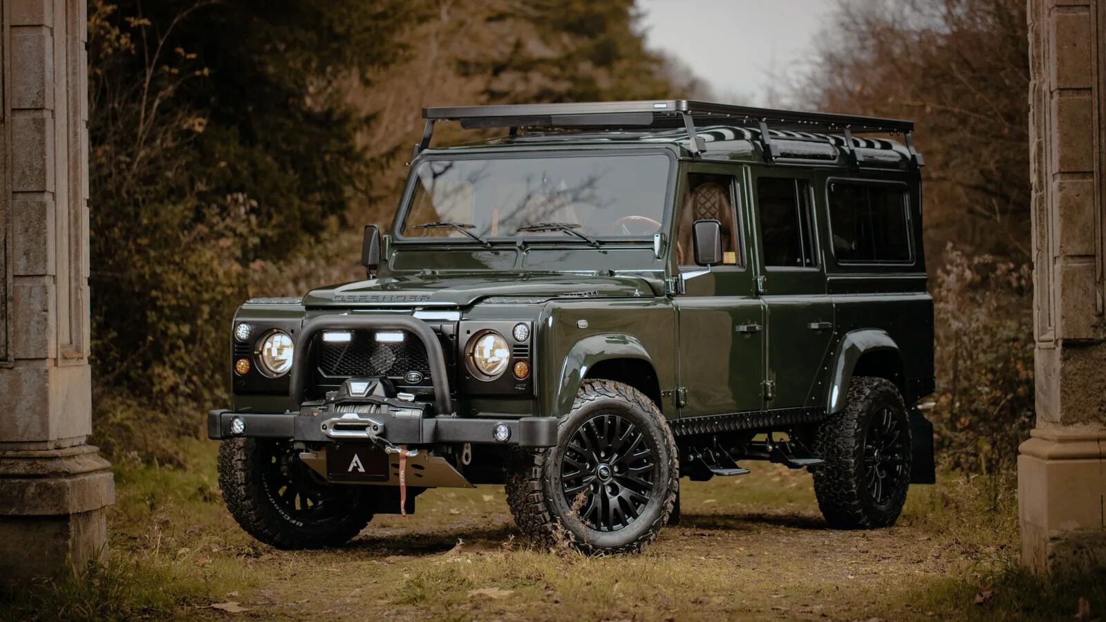 Defender gryphon. Ленд Ровер Defender 110. Ленд Ровер Дефендер 110 2018. Ленд Ровер Дефендер 110 новый. Ленд Ровер Дефендер 90.