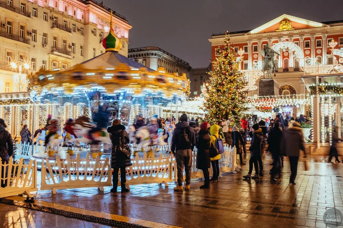 Москва зимой гум каток. Куда сходить с детьми в москве зимой. Куда сходить с детьми в москве зимой. Каток в москве на красной площади. Московский каток на вднх.