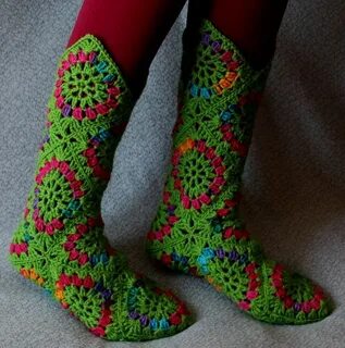 Сапожки из мотивов крючком